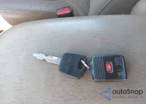 1998 Ford Expedition Eddie Bauer/Xlt from USA, damaged, VIN 1FMRU18W9WLB50203